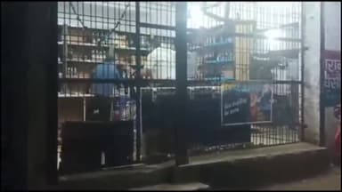 सिवनी: घँसौर अंग्रेजी शराब दुकान में मैनेजर द्वारा कर्मचारी के साथ मारपीट करने का वीडियो हुआ वायरल