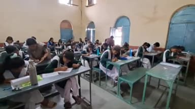 खुरई: 12वीं के राजनीति शास्त्र की परीक्षा खुरई ब्लॉक के 10 पर हुई आयोजित, 1175 छात्रों ने दी परीक्षा व 14 छात्र रहे अनुपस्थित