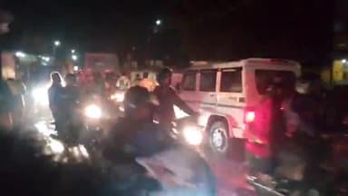 सिंगरौली: गनियारी तिराहे के पास घंटों लगा रहा जाम आवागमन हुआ बाधित लोग हुए परेशान पुलिस के हस्तक्षेप के बाद खुला जाम