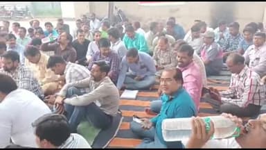 हाथरस: ओढ़पुरा बिजली घर पर विद्युत कर्मचारी संघर्ष समिति उत्तर प्रदेश के नेतृत्व में विद्युत कर्मियों ने किया धरना प्रदर्शन