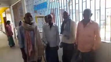 जमुई: मारपीट मामले में फरार चल रहे पांच आरोपियों ने जमुई कोर्ट में किया आत्मसमर्पण, कोरोना जांच के लिए लाया गया सदर अस्पताल