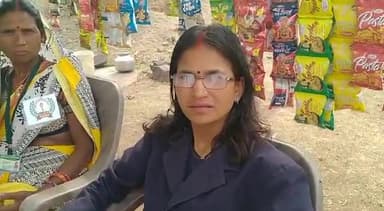 सिवनी: शिवनी की महिला शक्ति जागृति मंडल की अध्यक्ष रंजीता शिवबंसी ने कहा सीएम से मिलने कर रही है पैदल यात्रा