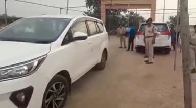 रहटगांव: रहटगांव में 16 मार्च को राज्यपाल के आगमन से पूर्व जिला कलेक्टर एवं पुलिस अधीक्षक ने व्यवस्थाओं का जायजा लिया।