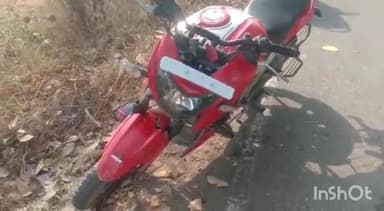 अंबिकापुर: आमादरहा चौक के पास तेज रफ्तार बाइक और स्कूटी में आमने-सामने से हुई भिड़ंत, घायलों को जिला अस्पताल अंबिकापुर ले जाया गया