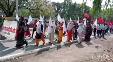 गुना नगर: डाक बंगला गुना से जनवादी महिला समिति एवं सीटू ने निकाली विशाल रैली महिलाओ के अधिकारो को लेकर CM के नाम DM को दिया ज्ञापन