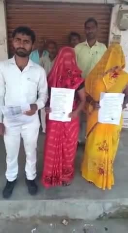 जलेसर: अवागढ़ ब्लॉक में नामांकन पत्र की जांच कराने पहुंचे प्रत्याशी ने प्रशासन पर लगाए नामांकन पत्र निरस्त करने के आरोप