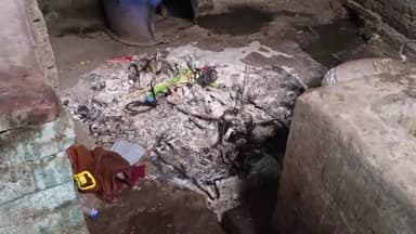 कचहरी परिसर में बनी कैंटीन में अज्ञात चोर ने बोला धावा, हजारों रुपए का सामान चोरी किया और बाकी बचे समान को लगाई आग?