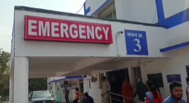 नरसिंहपुर: केरपानी पुल के पास बाइक के सामने अचानक से गाय आने के कारण दो लोग हुए घायल, ज़िला अस्पताल में कराया गया भर्ती