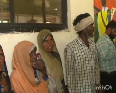 ग्वालियर गिर्द: कलेक्ट्रेट कार्यालय में पहुंचे सपेरा परिवार ने की शिकायत, जमीन के लालच में रिश्तेदारों पर मृत घोषित करने का लगाया आरोप