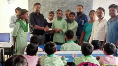 मांडू: राष्ट्रीय अंधापन नियंत्रण कार्यक्रम के तहत उत्क्रमित मध्य विद्यालय में CHC मांडू ने 181 बच्चों के बीच कराया चश्मा वितरित