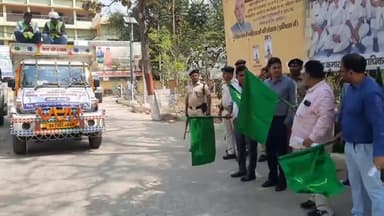 सासाराम: लोक स्वास्थ्य प्रमंडल के तहत चलंत चापाकल मरम्मत दल को कलेक्ट्रेट के डीएम धर्मेंद्र कुमार ने हरी झंडी दिखाकर किया रवाना