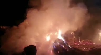 कस्बा: ढोलबज्जा गांव में शॉर्ट सर्किट से लगी आग से 10 घर जलकर राख, नगदी रुपए सहित लाखों रुपए की संपत्ति जलकर हुई राख,