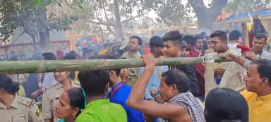 पूर्णिया पूर्व: बेलौरी की प्रसिद्ध मां शीतला मंदिर में लोगों की लगी भीड़, पुलिस एवं अधिकारी रहे तैनात