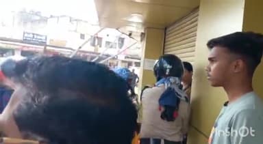 अंबिकापुर: नगर निगम की टीम ने गुदरी चौक में अव्यवस्थित दुकानों और ठेलों के अतिक्रमण को जेसीबी से हटाया