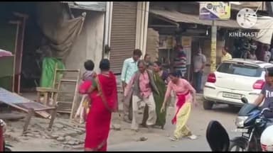 शिकोहाबाद: मोहल्ला पक्का तालाब में पारिवारिक लोगों ने आपस में सड़क पर किया झगड़ा, पुलिस ने लेकर आई थाने