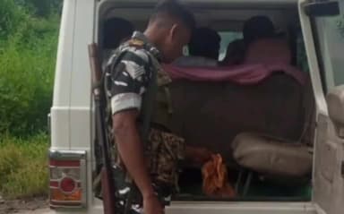 मोहम्मदगंज: एसपी के निर्देश पर मोहम्मदगंज पुलिस ने भोला मोड़ के समीप चलाया वाहन चेकिंग अभियान