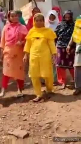 मंदसौर: शहर के वार्ड-1 के नहर सेयद क्षेत्र में सड़क और गंदे पानी की निकासी ना होने से परेशान महिलाओं ने आंदोलन की दी चेतावनी