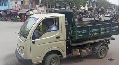 डलमऊ: डीएम रायबरेली माला श्रीवास्तव के आदेश पर शुक्रवार को रहेगीसप्ताहिक बंदी, नगर पंचायत डलमऊ के कर्मचारियों नेकियाअनाउंसमेंट