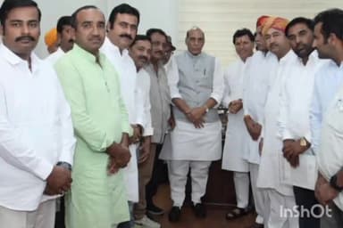 जैसलमेर: शहीद जय सिंह भाटी स्मृति संस्थान के प्रतिनिधि मंडल ने दिल्ली में रक्षा मंत्री राजनाथ से की भेंट, समारोह का दिया निमंत्रण