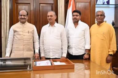 जैसलमेर: भाजपा जिला अध्यक्ष चंद्रप्रकाश शारदा के नेतृत्व में प्रतिनिधिमंडल ने दिल्ली में लोकसभा स्पीकर से की भेंट