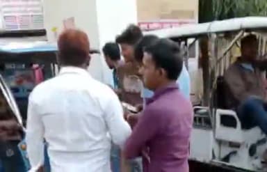 रायबरेली: रेलवे स्टेशन परिसर में ऑटो चालकों से दबंगई के बल पर अवैध वसूली करने का वीडियो सोशल मीडिया पर हुआ वायरल