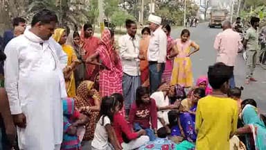 वैशाली: सड़क हादसे में घायल व्यक्ति की इलाज के दौरान हुई मौत, गुस्साए ग्रामीणों ने वैशाली मुख्य मार्ग पर शव रख कर किया जाम