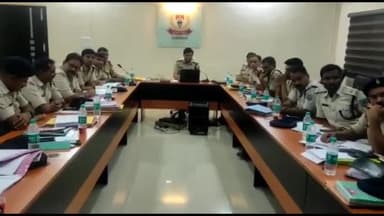 हज़ारीबाग: अपराध गोष्ठी में पुलिस अधीक्षक हजारीबाग ने सभी थाना प्रभारियों एवं पुलिस पदाधिकारियों को दिए दिशा निर्देश