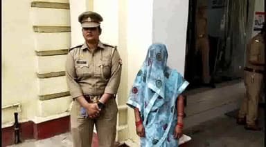 इटावा: कोतवाली पुलिस ने मंदिर से चेन चोरी करने वाली एक महिला को किया गिरफतार, एसएसपी ने प्रेस वार्ता कर किया खुलासा