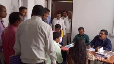 सासाराम: रोहतास एडीएमएम एवं अधिकारी के द्वारा सासाराम के प्रखंड मुख्यालय पर भूमि सुधार संबंधी शिविर लगाया गया