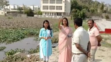 गौनहा: IAS नगर आयुक्त के साथ महापौर ने किया MJK बेतिया व सागर पोखरा के क्षतिग्रस्त और जर्जर कच्चे नाले का निरीक्षण