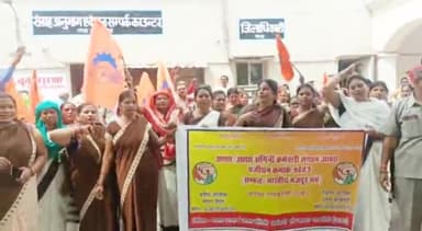 रायबरेली: कलेक्ट्रेट परिसर में 13 सूत्री मांगों को लेकर आशा संगिनी कर्मचारी संगठन यूपी व संबद्ध मजदूर संघ ने किया धरना-प्रदर्शन