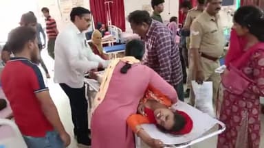 हाथरस: मथुरा रोड स्थित ओढ़पुरा के पास कार ने बाइक को मारी टक्कर, 4 लोग हुए घायल