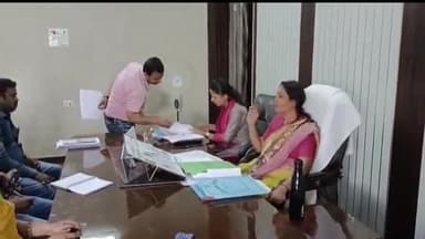 बेतिया: नगर निगम के सभागार में स्वच्छ उत्सव 2023 राष्ट्रीय अभियान को लेकर महापौर व नगर आयुक्त ने दी जानकारी