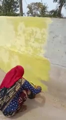 शहरी रोजगार कार्यक्रम के तहत सरकारी भवनो पुलिस थाना, तहसील, एसडीम ऑफिस आदि का रंगाई पुताई का कार्य करते श्रमिक                          #NagarPalikaNadbai