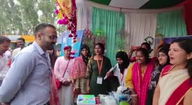 लोहरदगा: समाहरणालय मैदान परिसर में रोजगार-सह-विकास मेला में निजी कंपनियों ने लगाए गए 8स्टॉल, 132 कैंडिडेटो का किया गया चयन