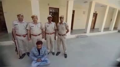 चित्तौड़गढ़: थाने के सामने नाकाबंदी के दौरान पुलिस ने बाइक सवार से एक किलोग्राम अवैध अफीम किया जब्त, आरोपी गिरफ्तार