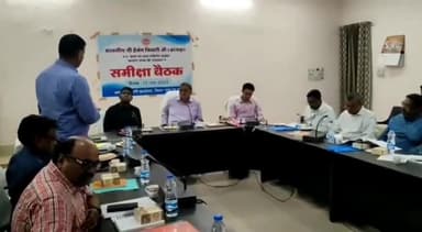 गुना नगर: जिला पंचायत सभागृह में भवन एवं सन्निर्माण कर्मकार कल्याण मंडल के अध्यक्ष ने ली बैठक, कलेक्टर एवं अन्य अधिकारी रहे मौजूद