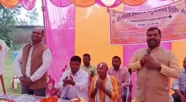 महसी: ऊंचगांव में लगा पशु आरोग्य मेला,पशु चिकित्सक ने  431पशुओं का किया निःशुल्क इलाज,पशुपालक को किया जागरूक।