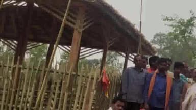 बिरनी: बिरनी के भलुआ में हनुमान महायज्ञ सह हनुमान प्राण प्रतिष्ठा को लेकर किया गया ध्वजारोहण