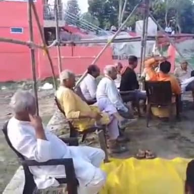 सोनपुर: सोनपुर--बरियाचक में 5 मुंखी हनुमान मंदिर के प्राण प्रतिष्ठा  व भागवत कथा को लेकर पूजा समितियों ने की हुई बैठक