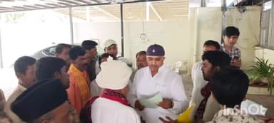 जैसलमेर: कैबिनेट मंत्री साले मोहम्मद ने सरकारी आवास पर प्रदेशभर से आए हुए लोगों की सुनी परिवेदना निस्तारण के दिए निर्देश