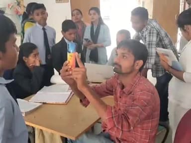 चारामा: तहसील चारामा क्षेत्र अंतर्गत ग्राम चिनौरी में बनाया गया 'आयुष्मान कार्ड'