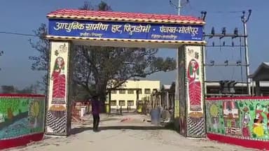 रोसड़ा: आदर्श ग्राम पंचायत राज मोतीपुर के पिठा डोभी में पंचायत की योजना से ग्रामीण हाट का कराया जा रहा निर्माण