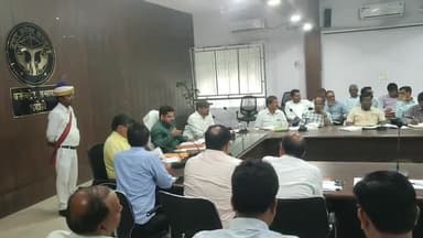 भदोही: जिला स्वास्थ्य समिति की बैठक में जन्म मृत्यु पंजीकरण, संस्थागत प्रसव, आयुष्मान कार्ड व दवाओं की उपलब्धता की जानकारी ली