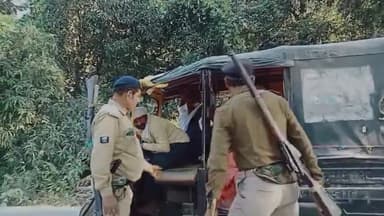 सुप्पी: सुप्पी थाना क्षेत्र में शांति पूर्ण व्यवस्था बनाए रखने के लिए सुप्पी थाना प्रभारी ने थाना गेट के समीप चलाया जांच अभियान