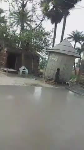 मांझा: #महाम्मद_पर_थाना_का_है परसौनी पंचायत का रोड बन रहा है बिना भभरेतर का काम हो रहा है