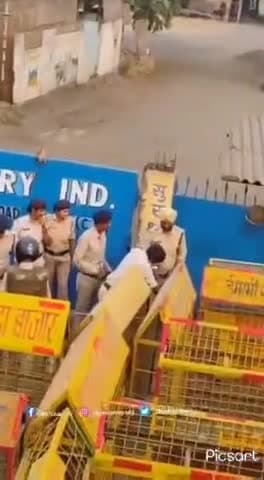 सत्ता का नशा कब तक दिखाओगे, कब तक अपने हक की आवाज उठानेवालों पर जुल्म ढा़ओगे।
@amitsahubjp @vijayratan.kwd 
#rajnangaon