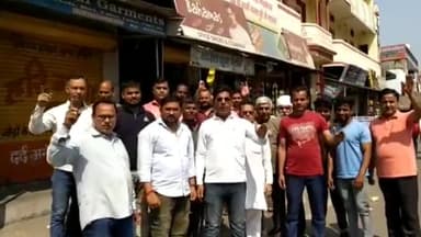 हरिद्वार: महानगर व्यापार मंडल के जिला अध्यक्ष के नेतृत्व में सामाजिक कार्यकर्ताओं ने विद्युत कटौती को लेकर किया प्रदर्शन