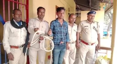 हरलाखी: हरलाखी पुलिस ने 120 बोतल शराब के साथ एक आरोपी को उमगांव से गिरफ्तार कर न्यायिक हिरासत में भेजा