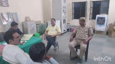 धनघटा: तहसील क्षेत्र में बिजली की सप्लाई न होने से जनता परेशान, अनिश्चितकालीन धरने पर बैठे बिजली विभाग के कर्मचारी